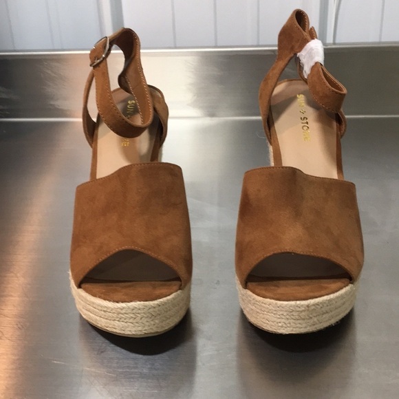 New No Box Woman’s Sun + Stone Heeled Sandals - Picture 2 of 5